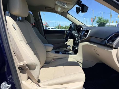 Used 2017 Jeep Grand Cherokee Laredo w/ Quick Order Package 23E AWD/4WD image 14