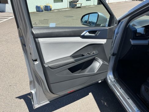 Used 2024 Volkswagen Taos SE w/ Panoramic Sunroof Package AWD/4WD image 15