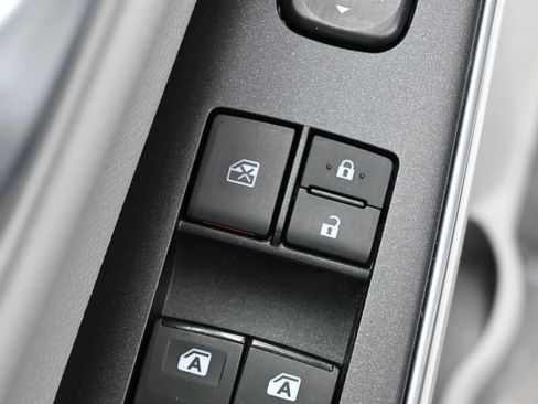 Used 2016 Toyota Camry XLE image 13