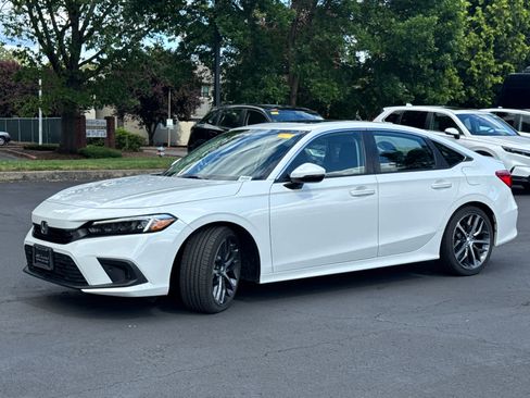 Used 2023 Honda Civic Touring image 7
