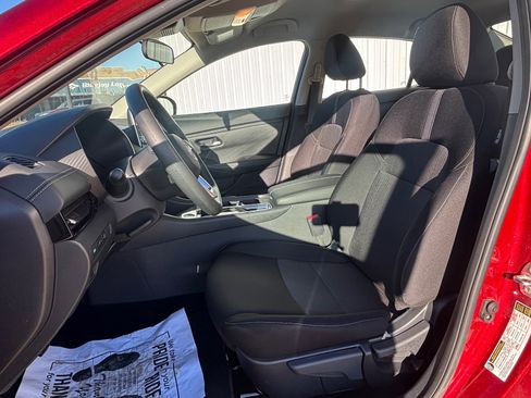 Used 2025 Nissan Sentra SV image 16