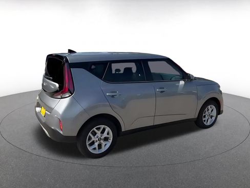 Used 2025 Kia Soul LX w/ LX Technology Package FWD image 16