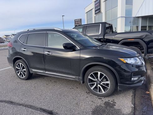 Used 2020 Nissan Rogue SL w/ Premium Package image 2