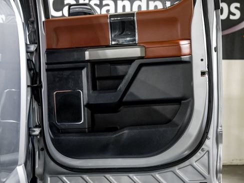 Used 2022 Ford F250 Platinum w/ FX4 Off-Road Package AWD/4WD image 38