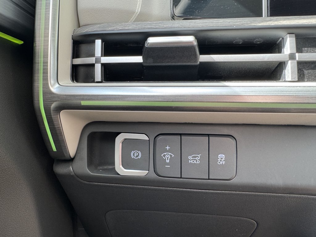 Used 2024 Hyundai Santa Fe Calligraphy FWD image 29