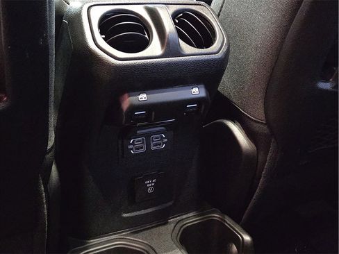 Used 2025 Jeep Wrangler Unlimited Rubicon image 14