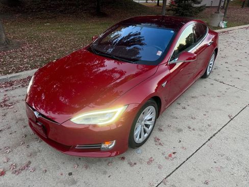 Used 2017 Tesla Model S 75D image 3