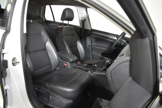 Used 2020 Volkswagen Golf 4-Door FWD image 32