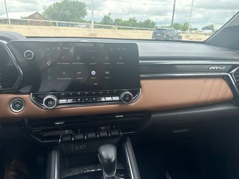 Used 2023 GMC Canyon AT4 w/ AT4 Premium Package AWD/4WD image 13