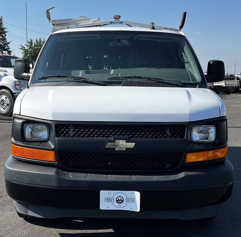 Used 2017 Chevrolet Express 2500 RWD image 2