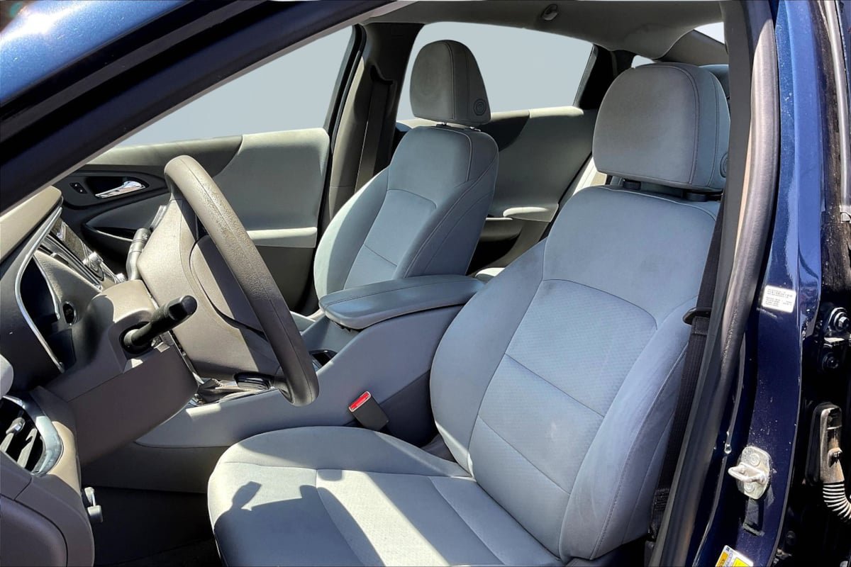 Used 2020 Chevrolet Malibu LT FWD image 25