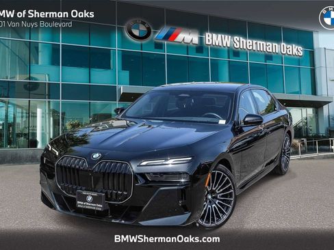 Used 2025 BMW 740i w/ Premium Package RWD image 1