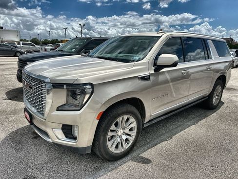Used 2023 GMC Yukon XL Denali RWD image 12