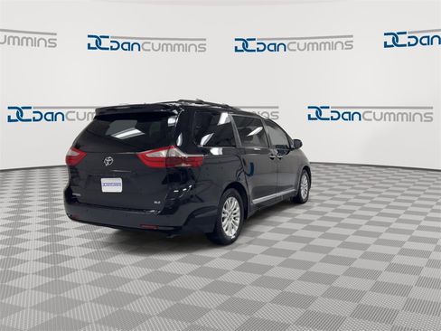 Used 2016 Toyota Sienna XLE image 8