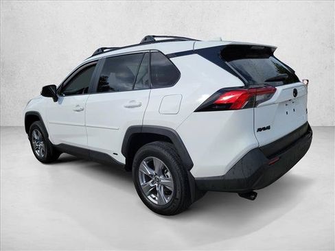 Used 2025 Toyota RAV4 XLE AWD/4WD image 7
