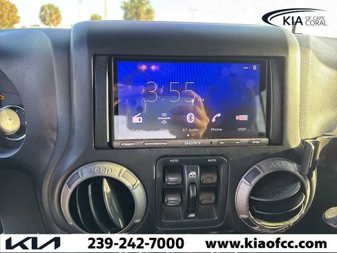 Used 2016 Jeep Wrangler Unlimited Sport w/ Connectivity Group image 19