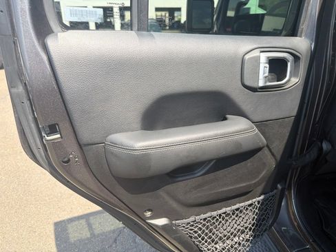 Used 2019 Jeep Wrangler Unlimited Sahara AWD/4WD image 12