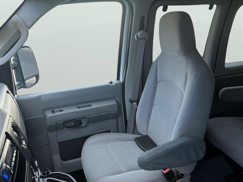 Used 2010 Ford E-350 and Econoline 350 XL RWD image 13