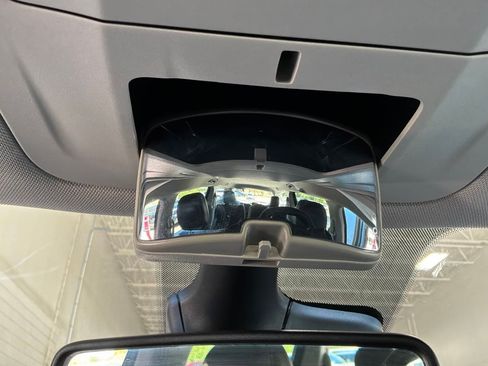 Used 2023 Chrysler Pacifica Touring-L FWD image 21
