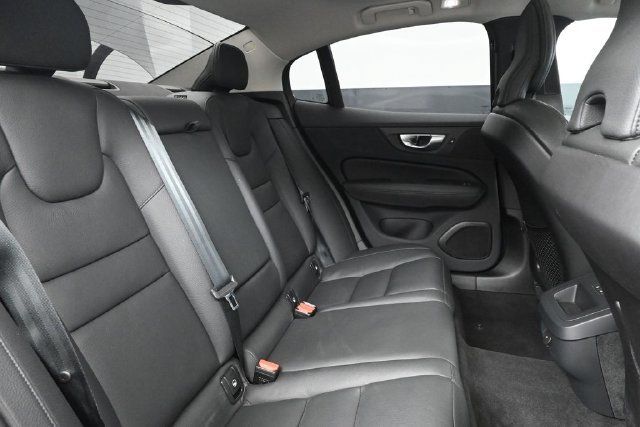 Used 2025 Volvo S60 B5 Plus FWD image 31
