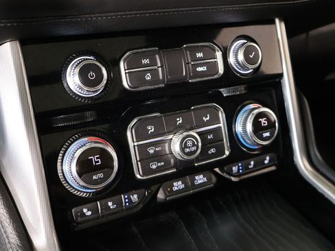 Used 2021 GMC Yukon XL Denali w/ Denali Ultimate Package AWD/4WD image 7