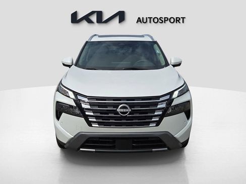 Used 2024 Nissan Rogue SL w/ SL Premium Package image 2