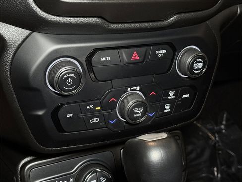 Used 2020 Jeep Renegade Trailhawk image 26