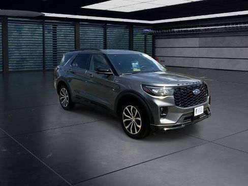 Certified 2026 Ford Explorer ST-Line AWD/4WD image 2