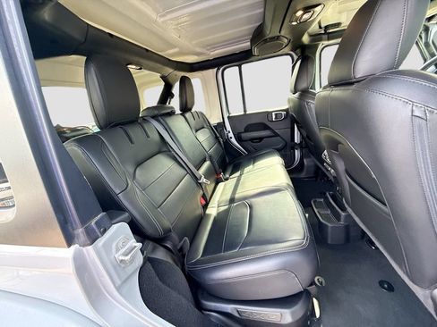 Used 2023 Jeep Wrangler Unlimited Sahara AWD/4WD image 31