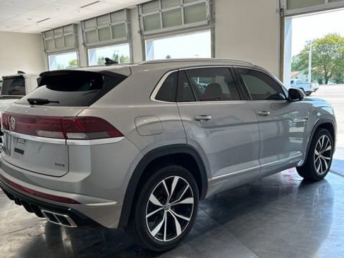 Used 2024 Volkswagen Atlas Cross Sport SEL Premium R-Line AWD/4WD image 4