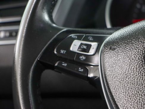 Used 2020 Volkswagen Tiguan SE w/ Panoramic Sunroof Package image 13