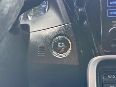 Used 2017 Toyota Corolla SE w/ SE Premium Package FWD image 37