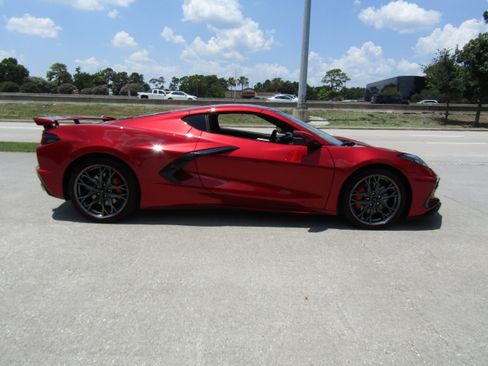 Used 2025 Chevrolet Corvette Stingray Premium Cpe w/ Z51 Performance Package RWD image 4