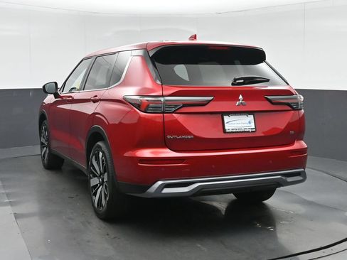 Used 2025 Mitsubishi Outlander AWD image 5