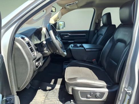 Used 2019 RAM 1500 Laramie AWD/4WD image 5