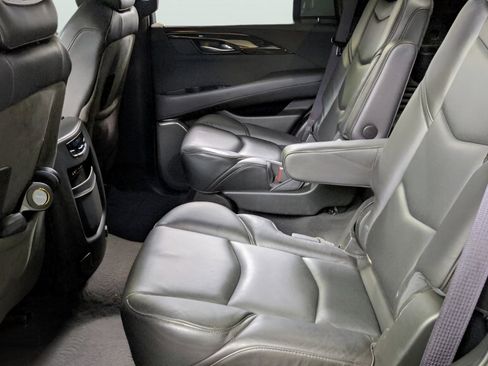Used 2016 Cadillac Escalade Platinum image 22