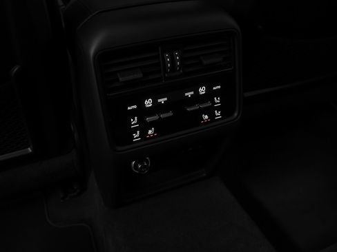 Certified 2024 Porsche Cayenne Coupe AWD/4WD image 43