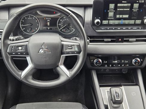 Used 2024 Mitsubishi Outlander SE image 10