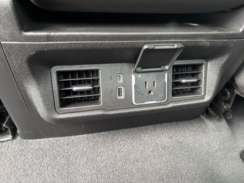 Used 2022 Chevrolet Silverado 1500 LT AWD/4WD image 44