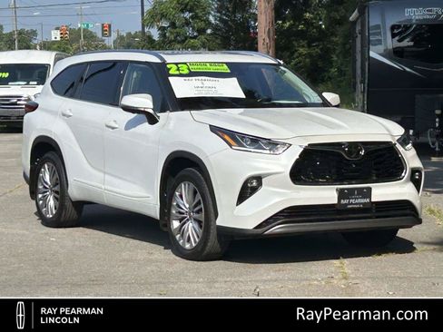Used 2023 Toyota Highlander Platinum FWD image 1