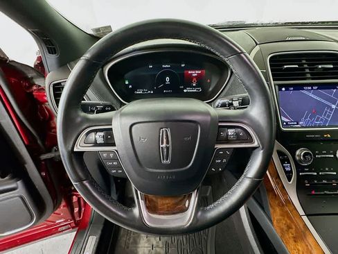 Used 2019 Lincoln Nautilus Select image 16