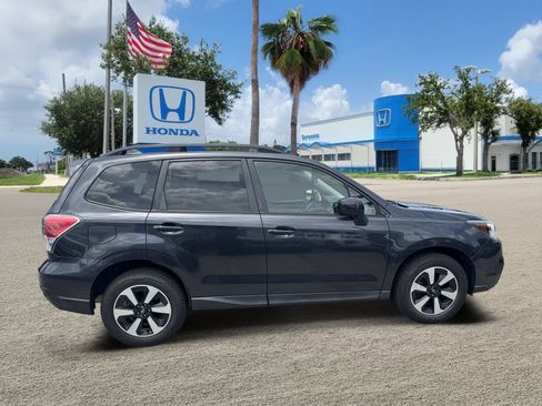 Used 2017 Subaru Forester 2.5i Premium AWD/4WD image 4