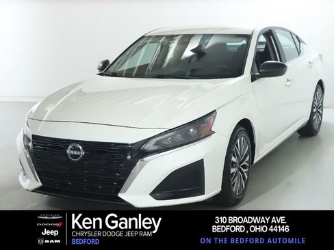 Used 2025 Nissan Altima 2.5 SV FWD image 1