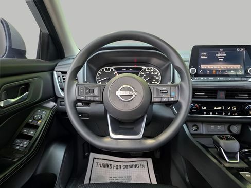 Used 2024 Nissan Rogue SV AWD/4WD image 19