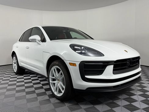 Certified 2026 Porsche Macan AWD/4WD image 7