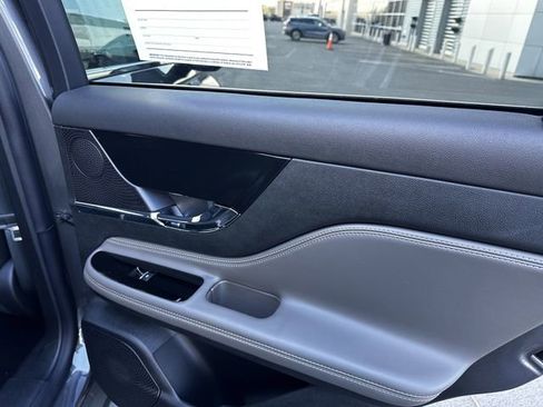 Used 2025 Lincoln Corsair AWD image 39