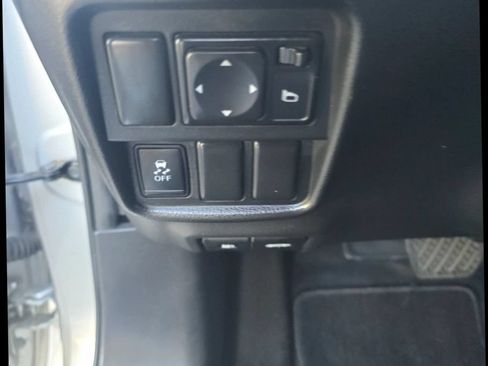 Used 2017 Nissan Juke S FWD image 18