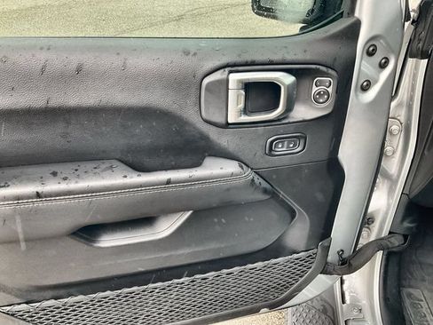 Used 2022 Jeep Gladiator Overland w/ Cold Weather Group AWD/4WD image 21