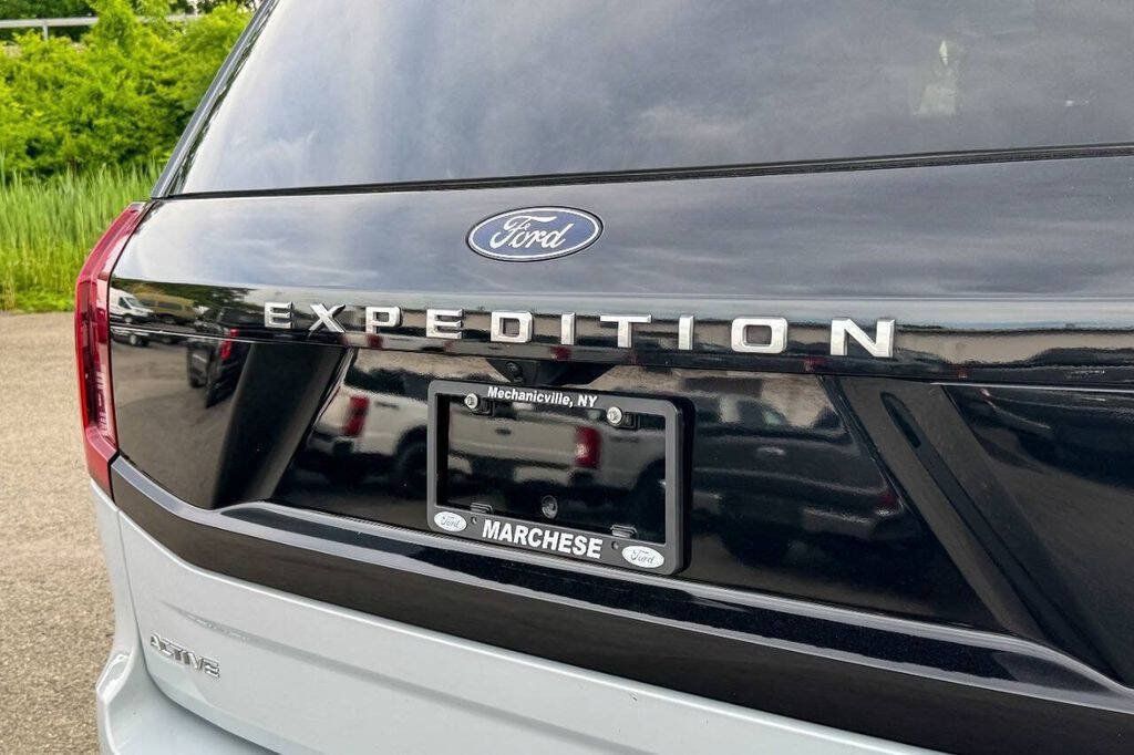 Used 2025 Ford Expedition Active AWD/4WD image 20