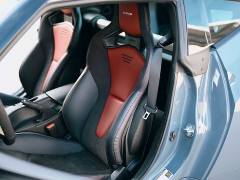Used 2025 Nissan Z NISMO w/ Floor Mat Package image 14